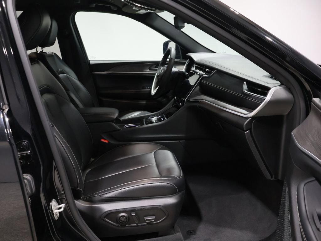 Used 2024 Jeep Grand Cherokee Limited image 21