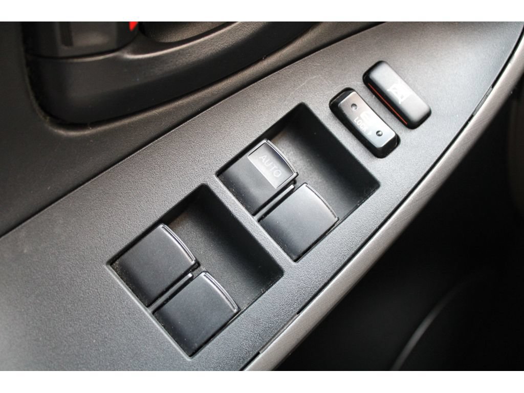 Used 2006 Toyota RAV4 Limited AWD/4WD image 35