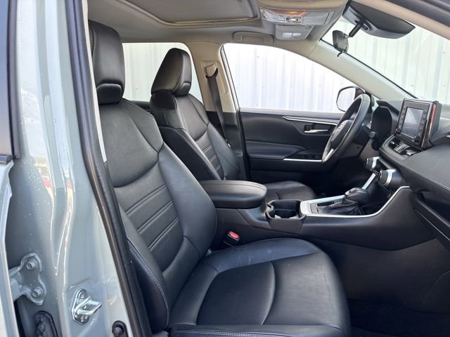 Used 2021 Toyota RAV4 XLE Premium image 30