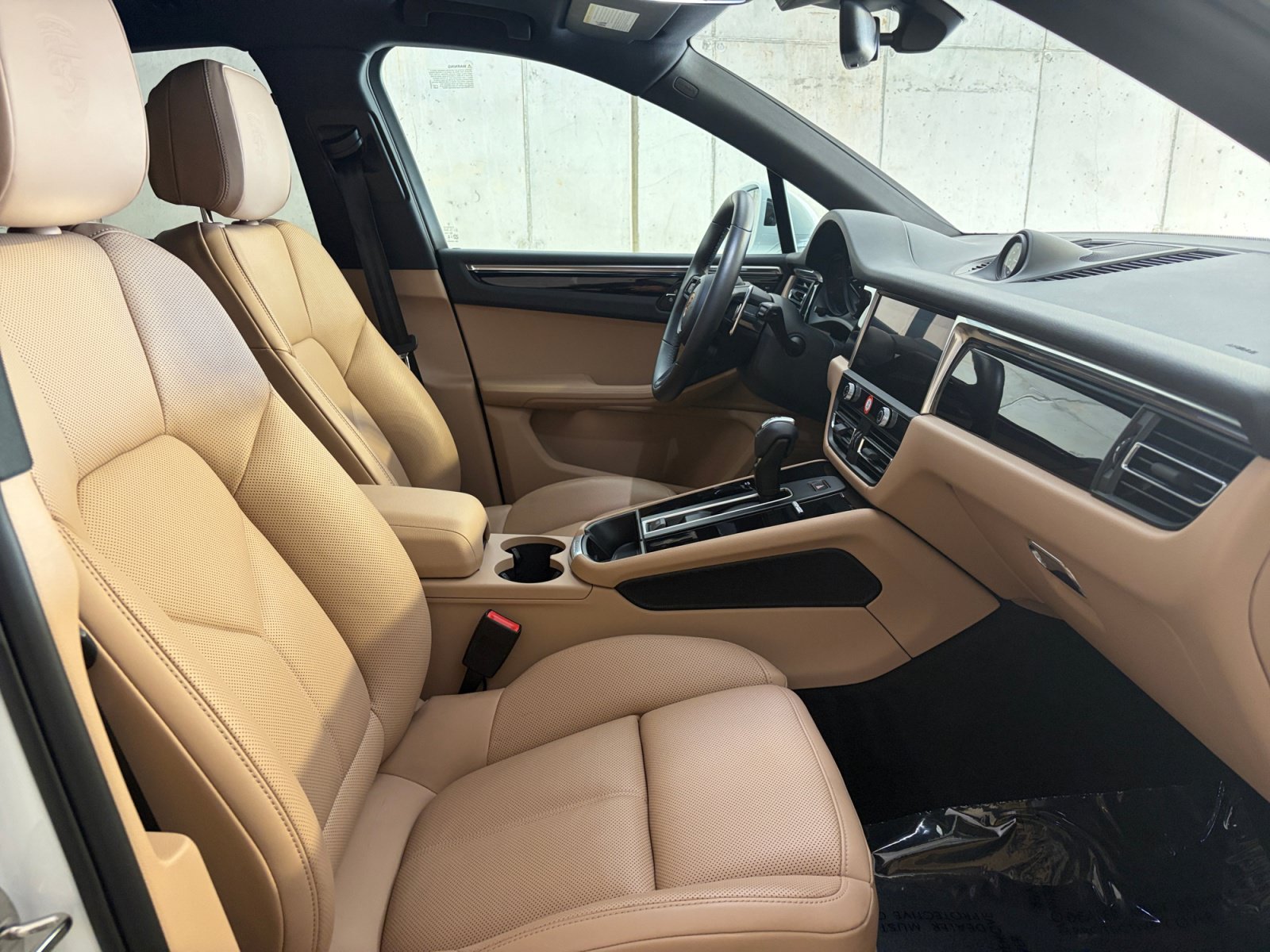 Certified 2026 Porsche Macan AWD/4WD image 22