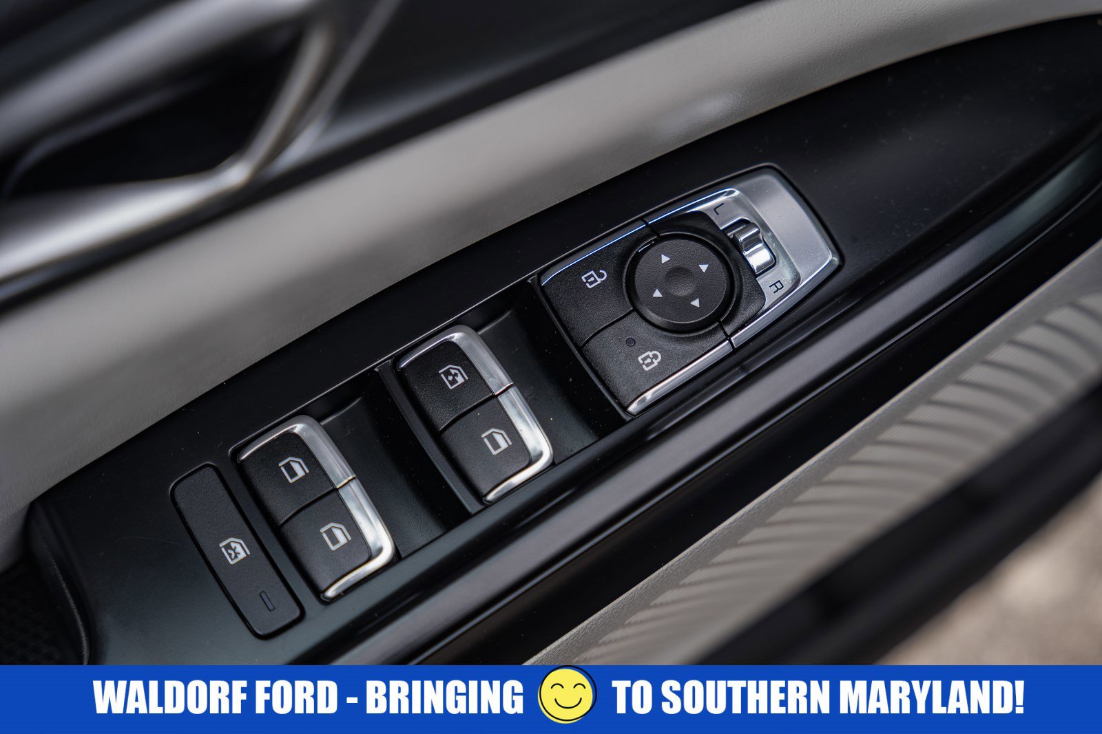 Used 2023 Kia Carnival LX image 35