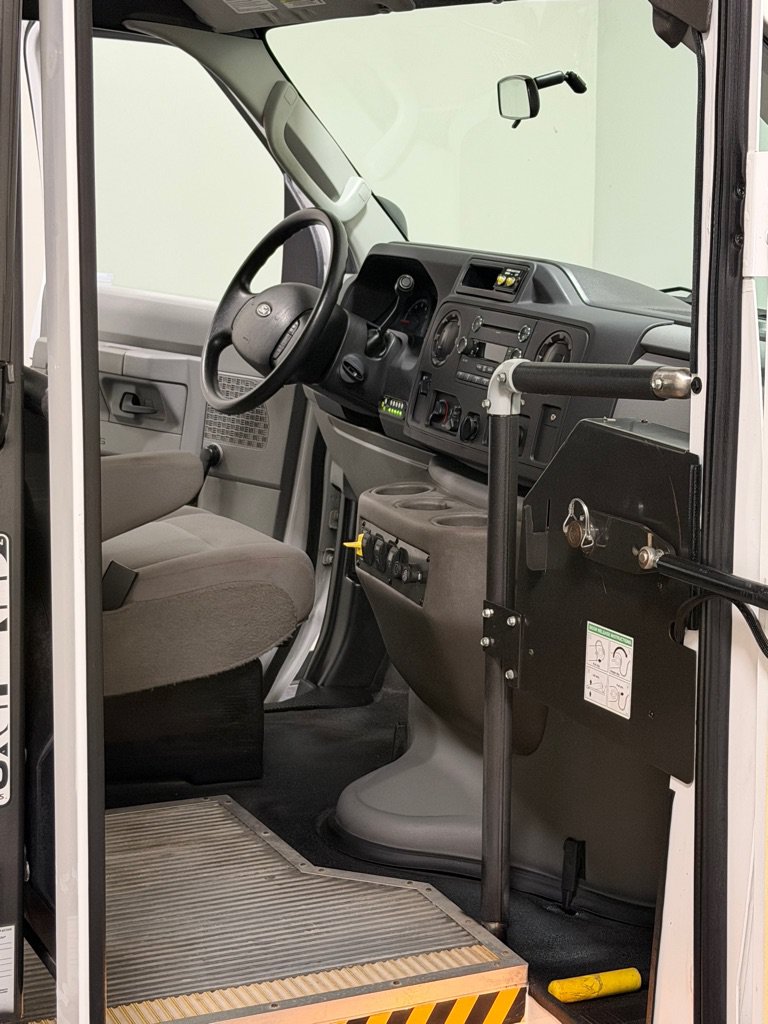 Used 2013 Ford E-350 and Econoline 350 Extended Super Duty RWD image 12