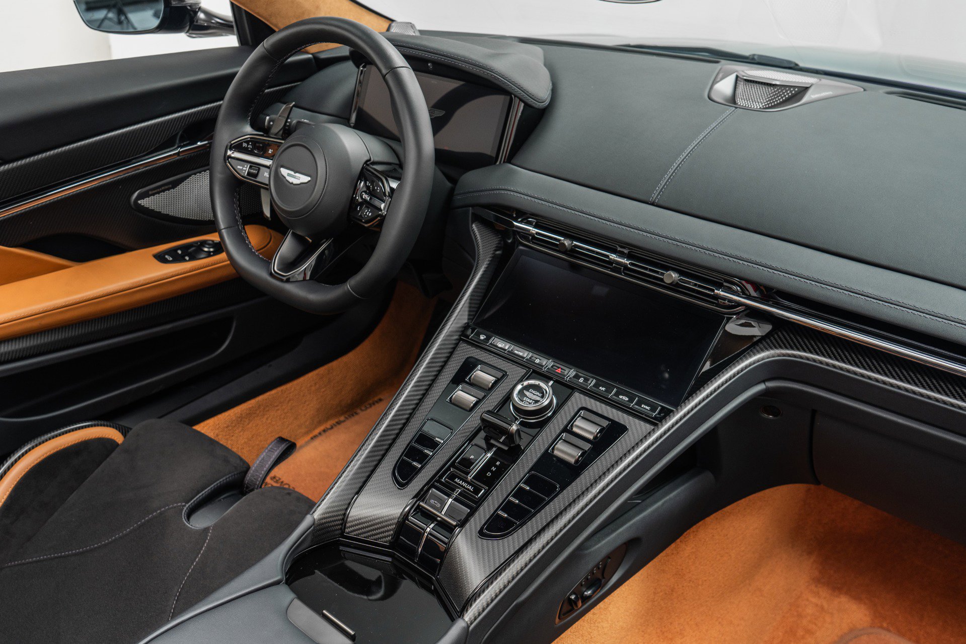 Used 2024 Aston Martin DB12 Volante -Carbon Fiber Bucket S image 29