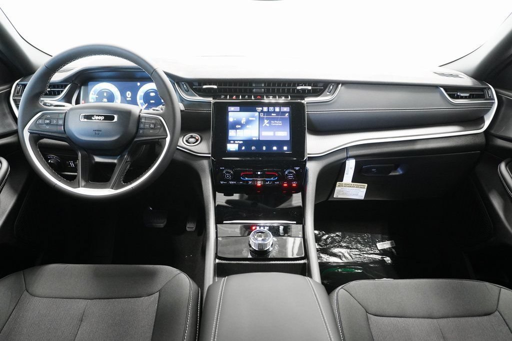 New 2025 Jeep Grand Cherokee Laredo w/ Luxury Tech Group I AWD/4WD image 14