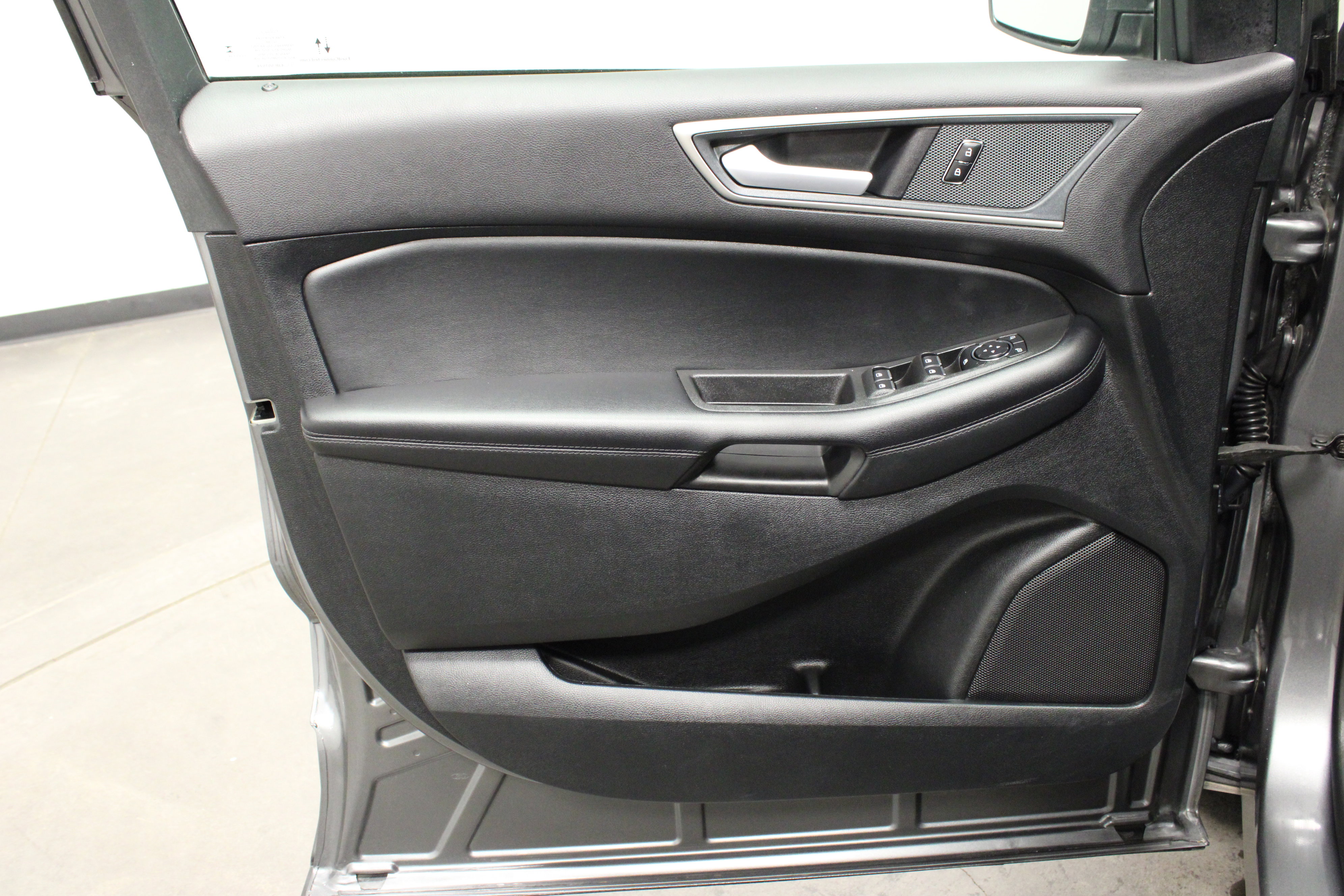 Used 2024 Ford Edge SEL AWD/4WD image 17