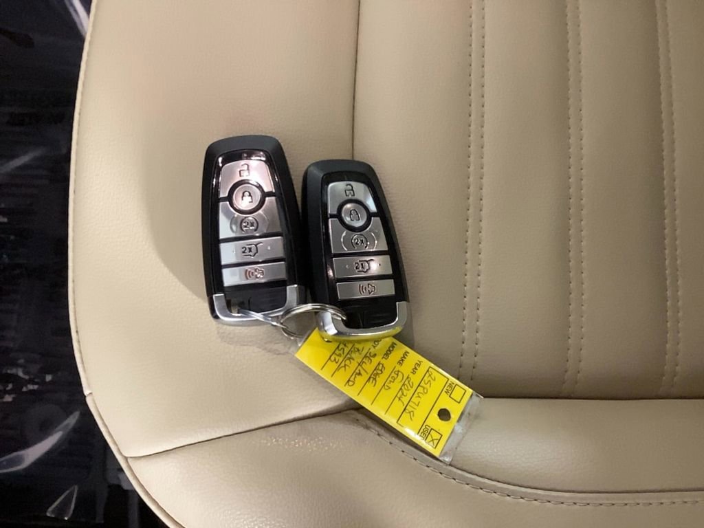 Used 2024 Ford Edge SEL w/ Convenience Package image 32