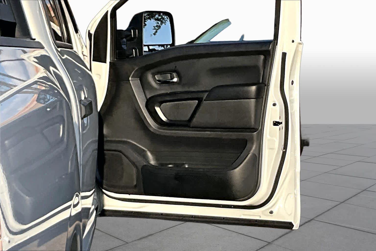 Certified 2023 Nissan Titan SV w/ SV Convenience Package RWD image 23