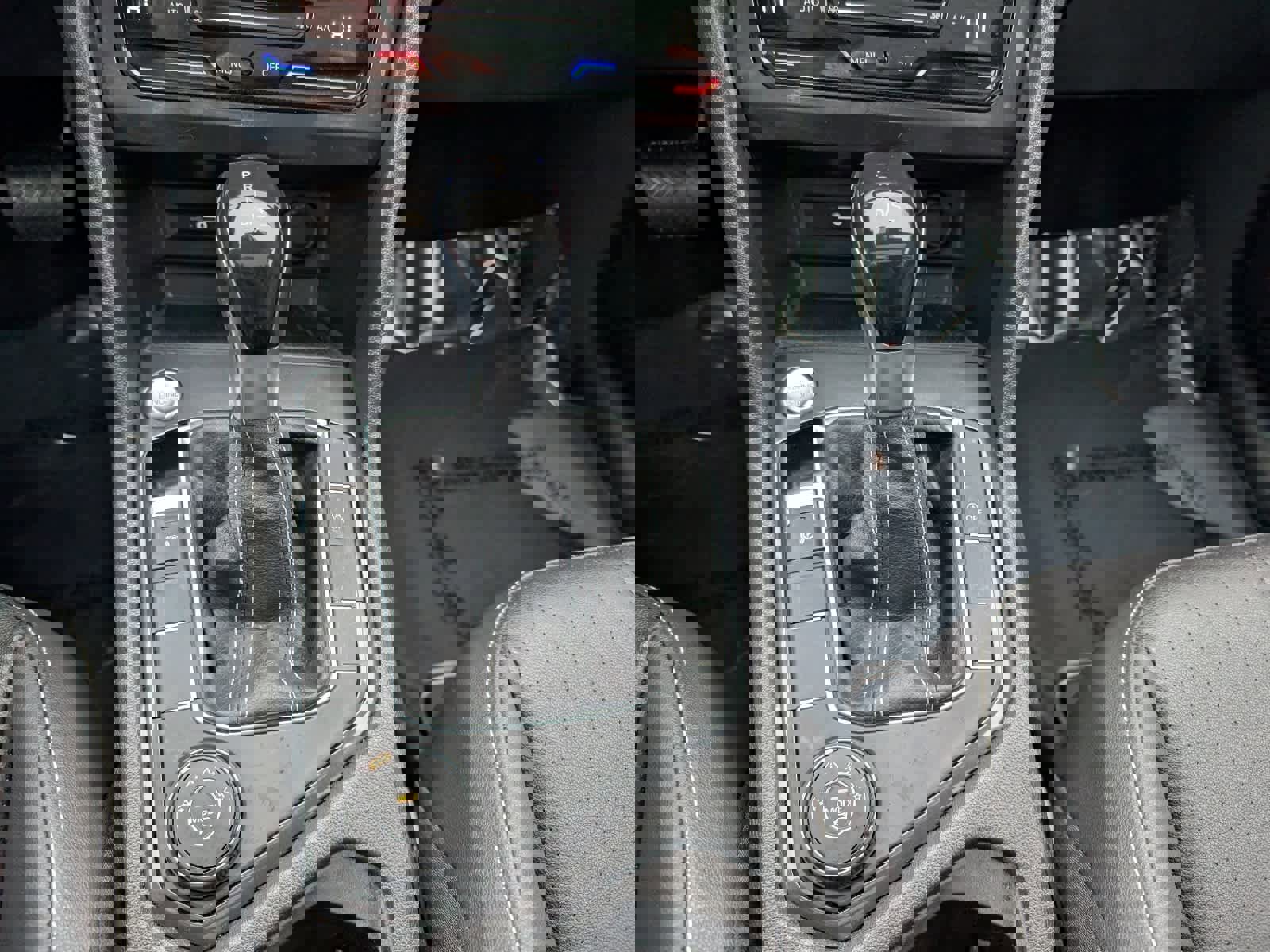 Used 2023 Volkswagen Tiguan SE image 23