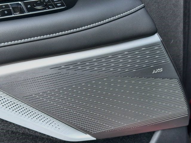 Certified 2025 Cadillac Optiq Sport 2 w/ LPO, Floor Liner Package AWD/4WD image 22