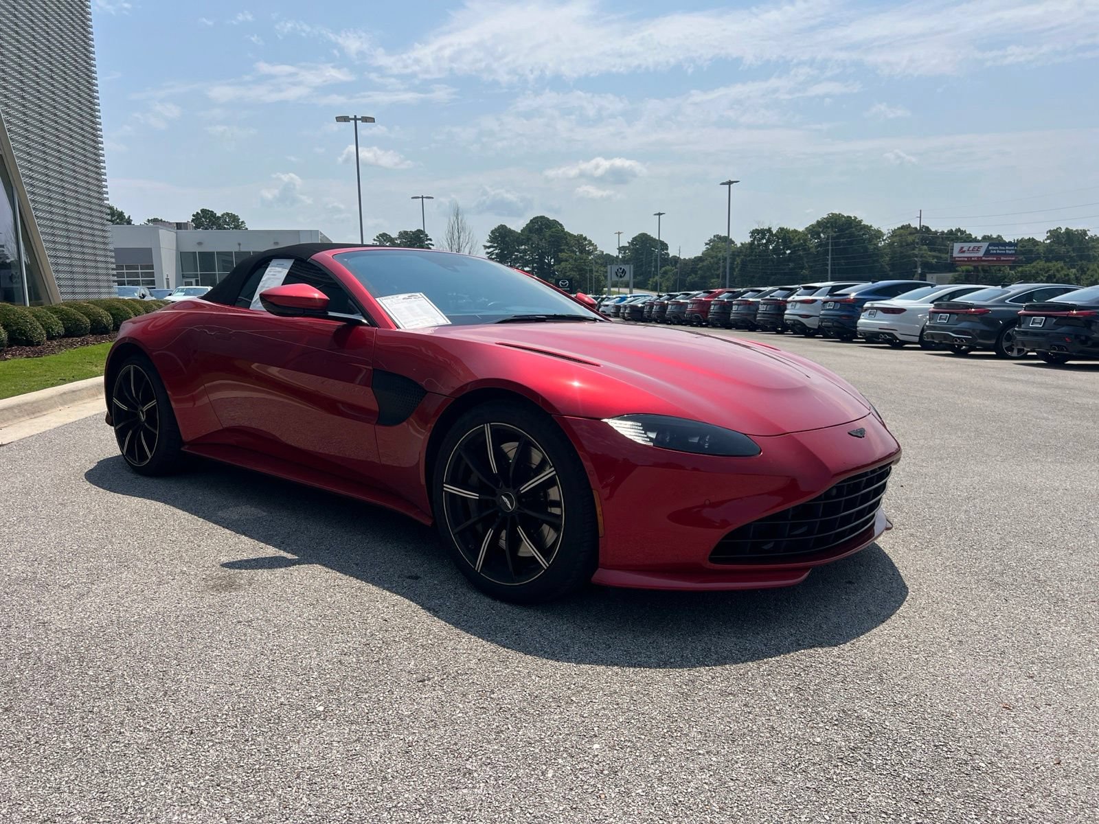 Used 2021 Aston Martin V8 Vantage Roadster RWD image 3