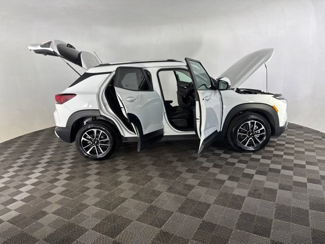 Used 2025 Chevrolet TrailBlazer LT AWD/4WD image 16