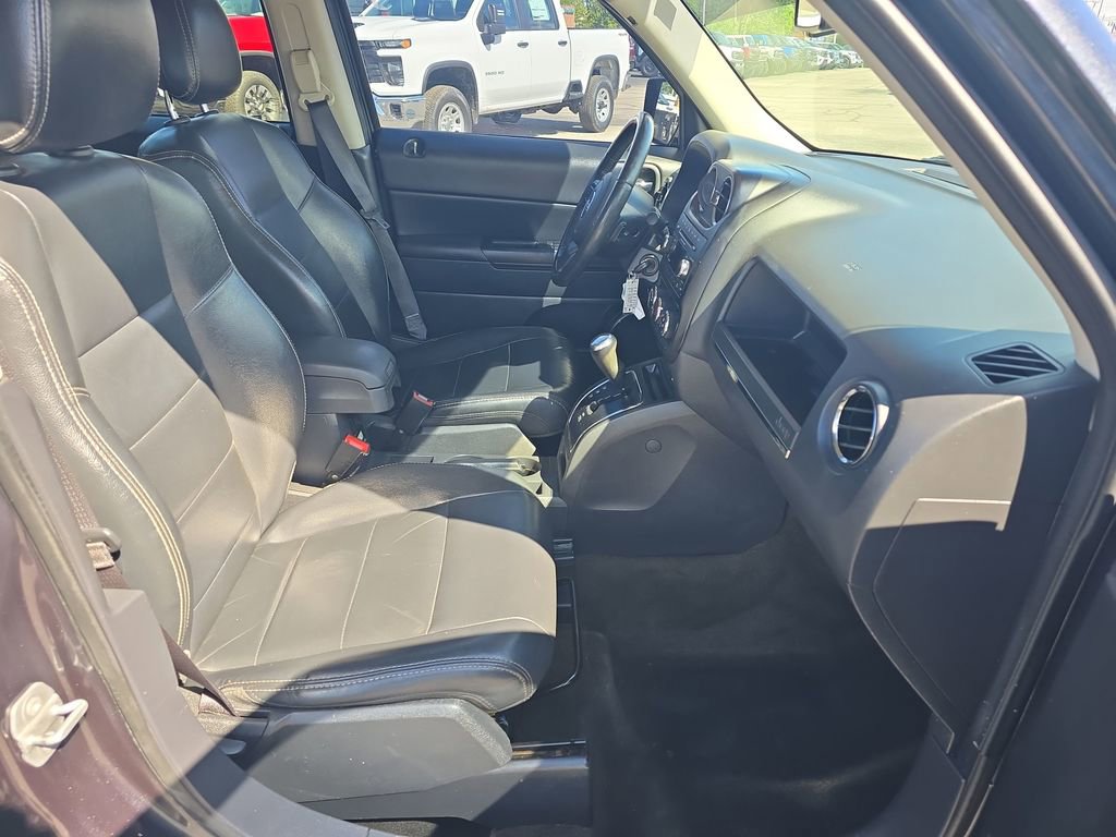 Used 2016 Jeep Patriot High Altitude FWD image 17