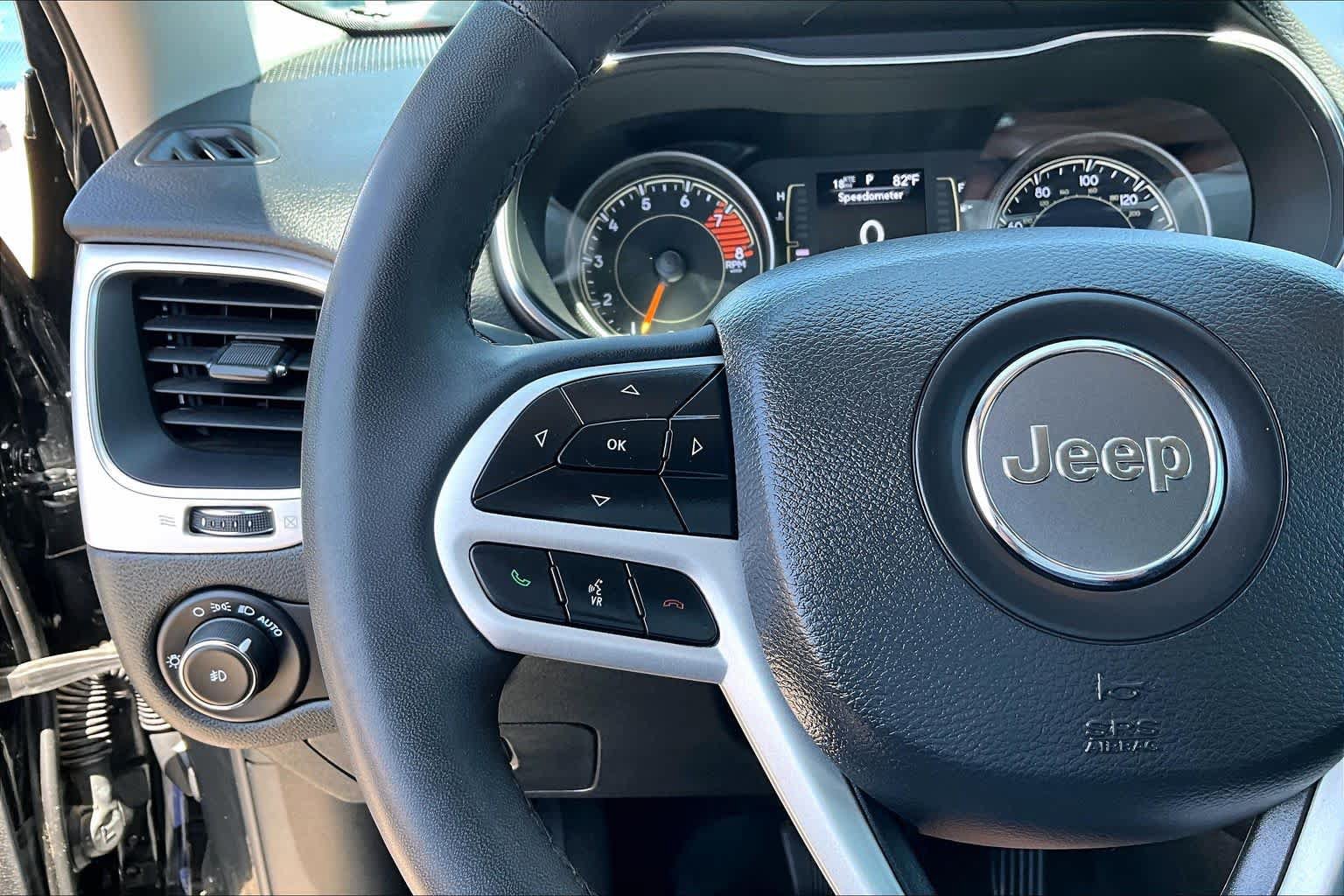Used 2022 Jeep Cherokee Latitude AWD/4WD image 19