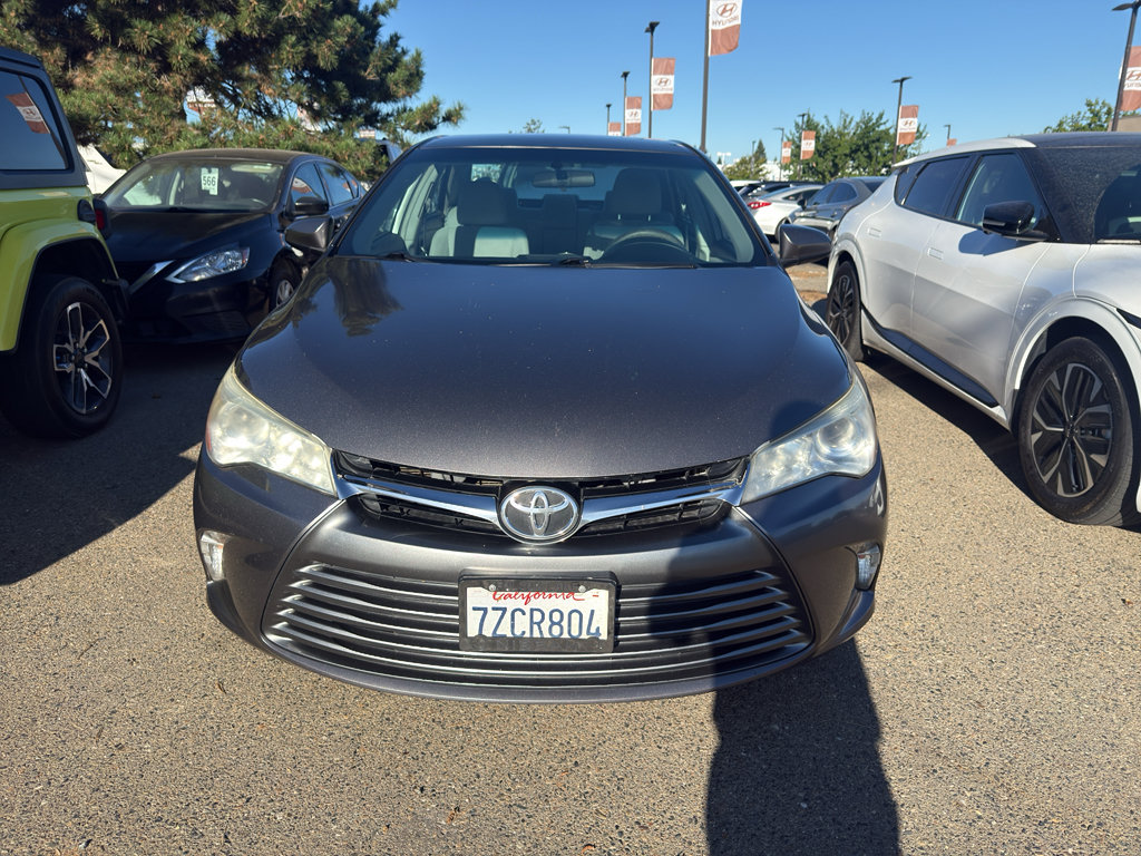 Used 2017 Toyota Camry LE FWD image 2