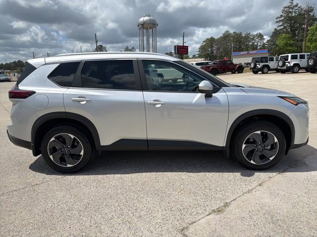 Used 2025 Nissan Rogue SV w/ SV Premium Package image 5