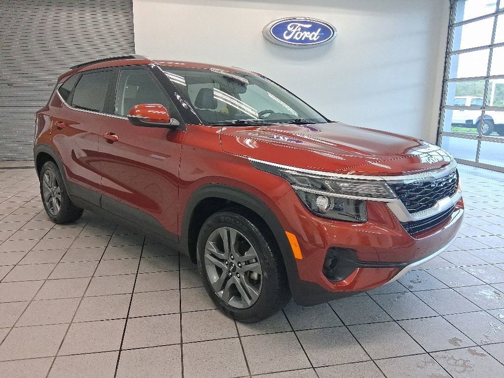 Used 2023 Kia Seltos S w/ Navigation Package FWD image 1