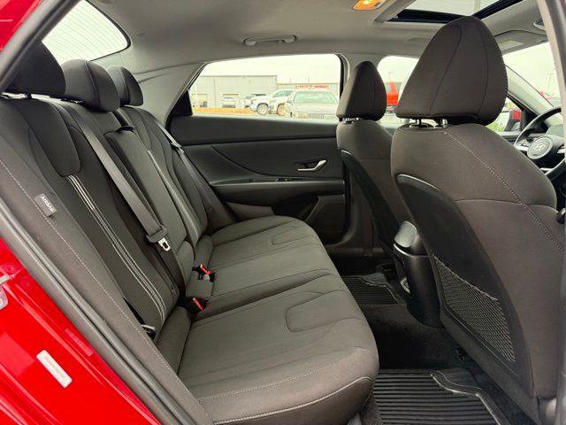 Used 2025 Hyundai Elantra SEL FWD image 4