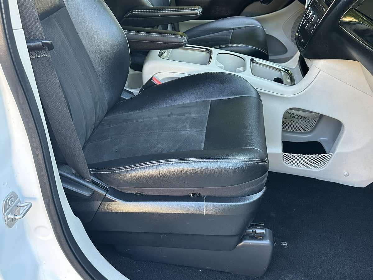 Used 2020 Dodge Grand Caravan SXT FWD image 10