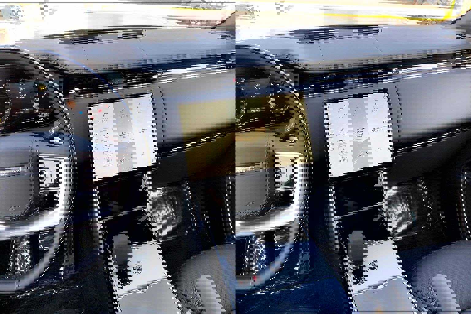 New 2026 Land Rover Range Rover SE image 8