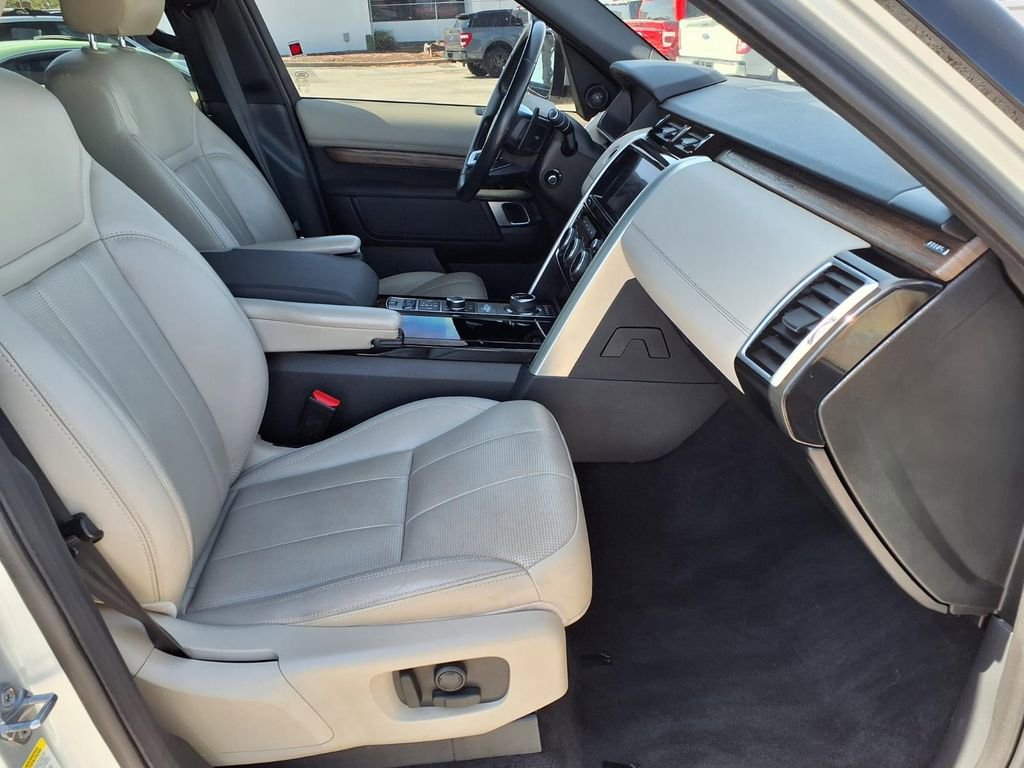 Used 2019 Land Rover Discovery HSE AWD/4WD image 12