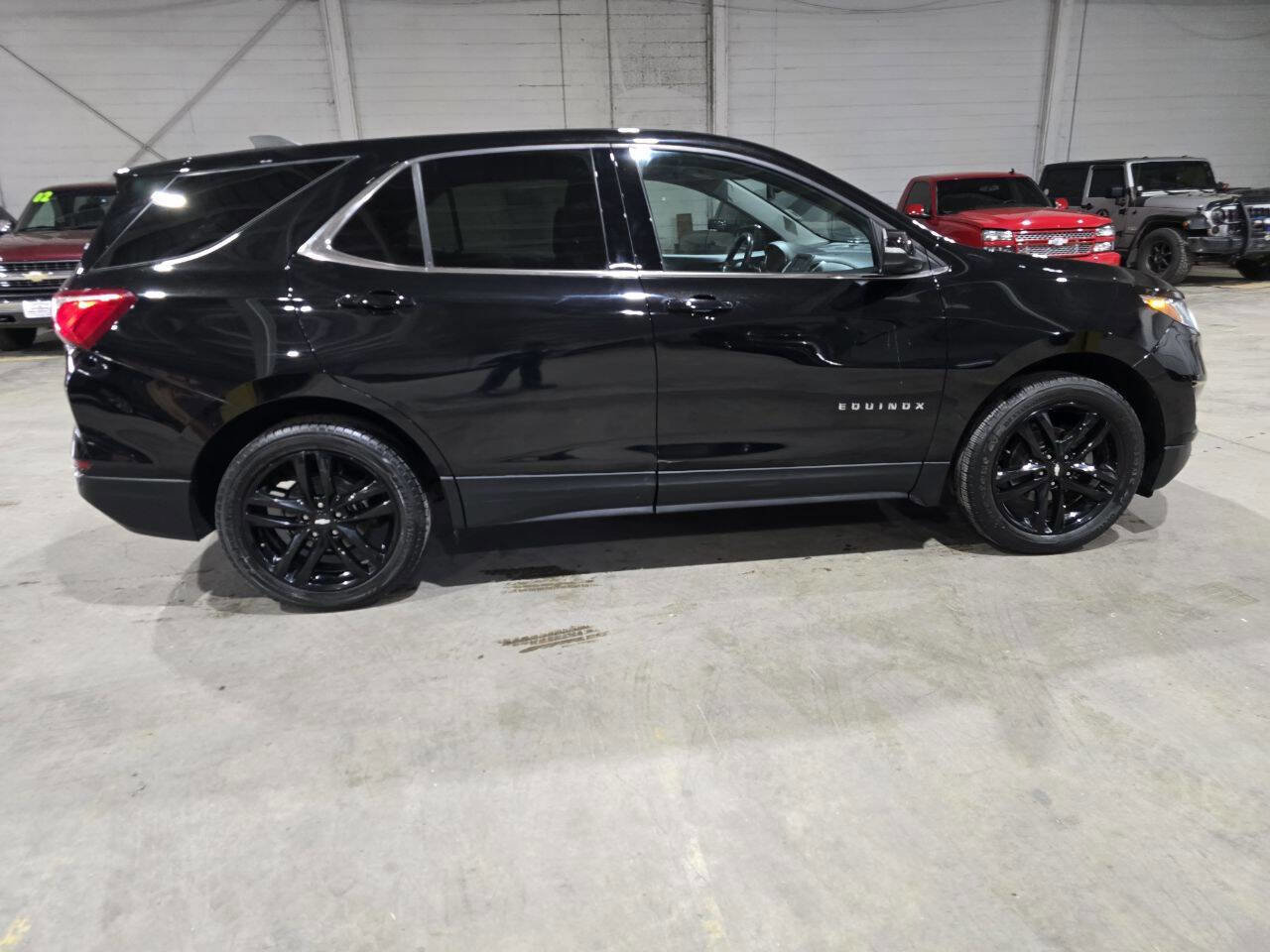 Used 2020 Chevrolet Equinox LT w/ Midnight Edition AWD/4WD image 17