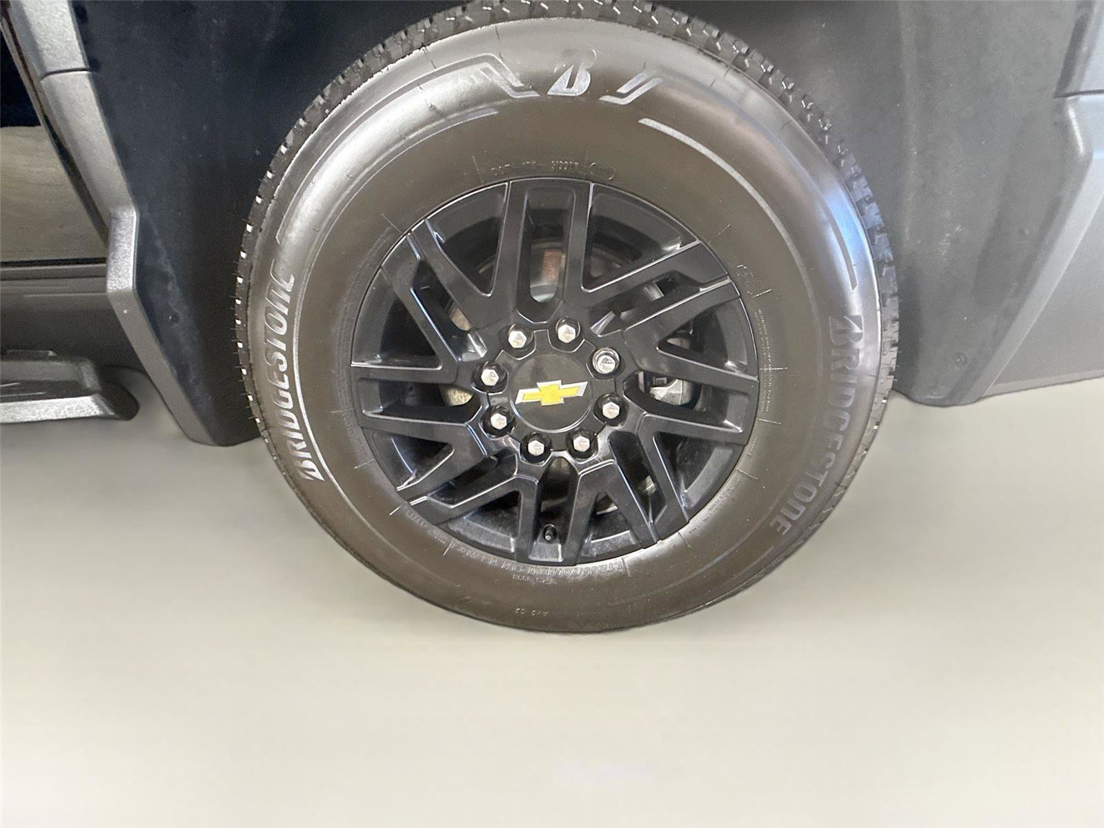 Used 2025 Chevrolet Silverado EV LT image 22