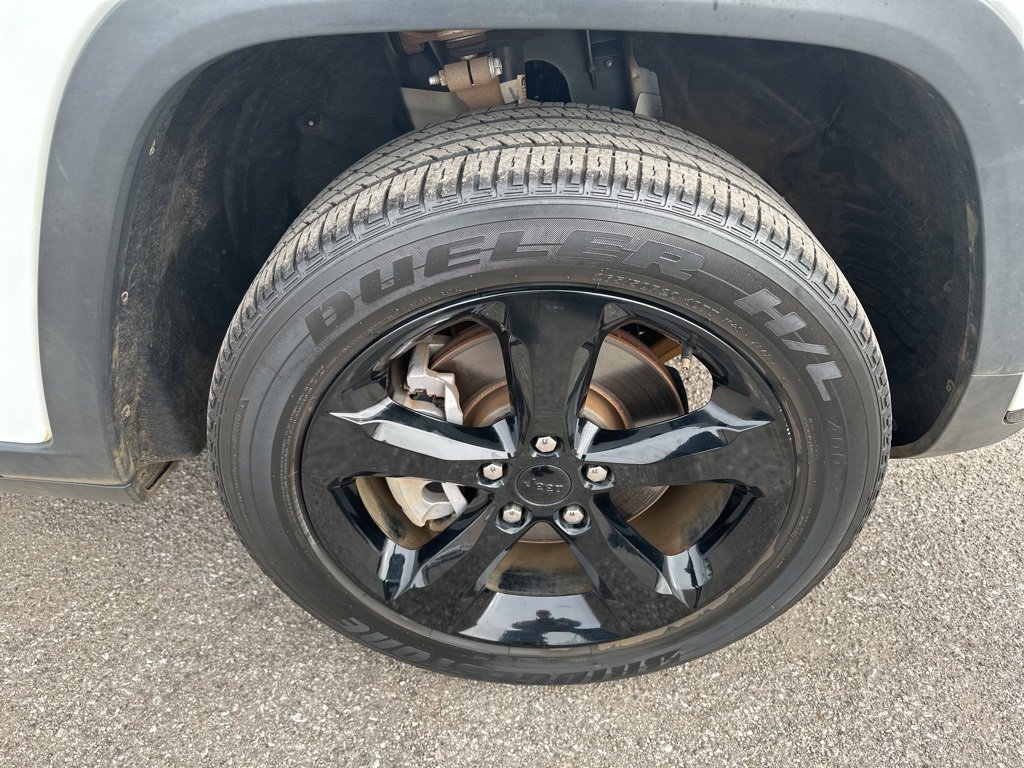 Used 2023 Jeep Grand Cherokee L Laredo image 11