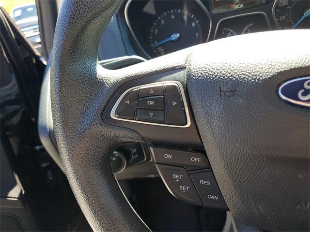 Used 2018 Ford Focus SE w/ SE Appearance Package image 12