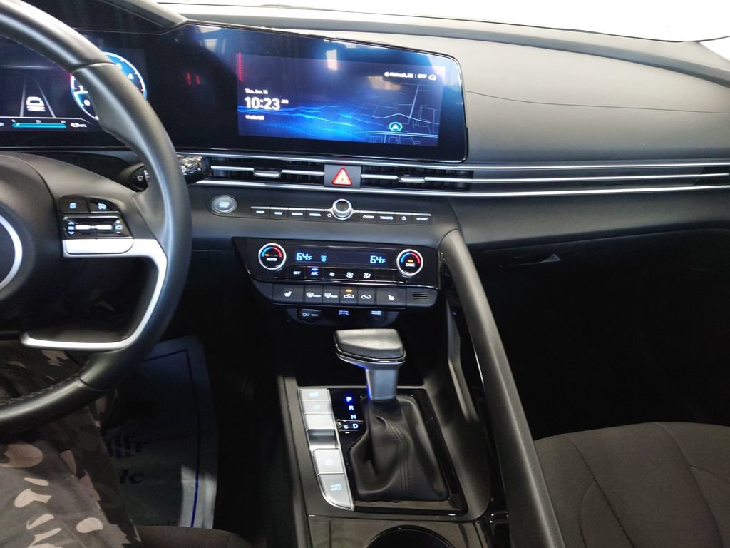 Certified 2023 Hyundai Elantra SEL w/ Convenience Package FWD image 18