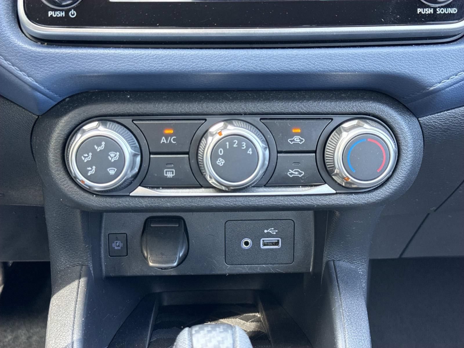 Used 2025 Nissan Versa SV FWD image 11