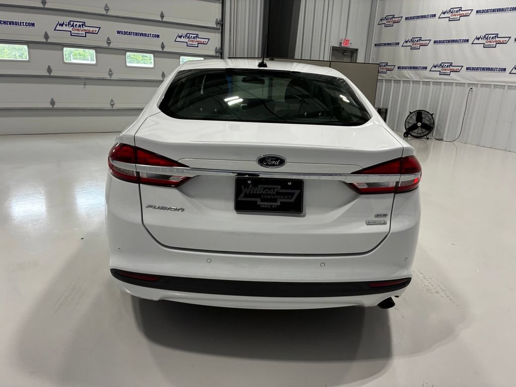 Used 2018 Ford Fusion SE w/ Fusion SE Technology Package FWD image 7