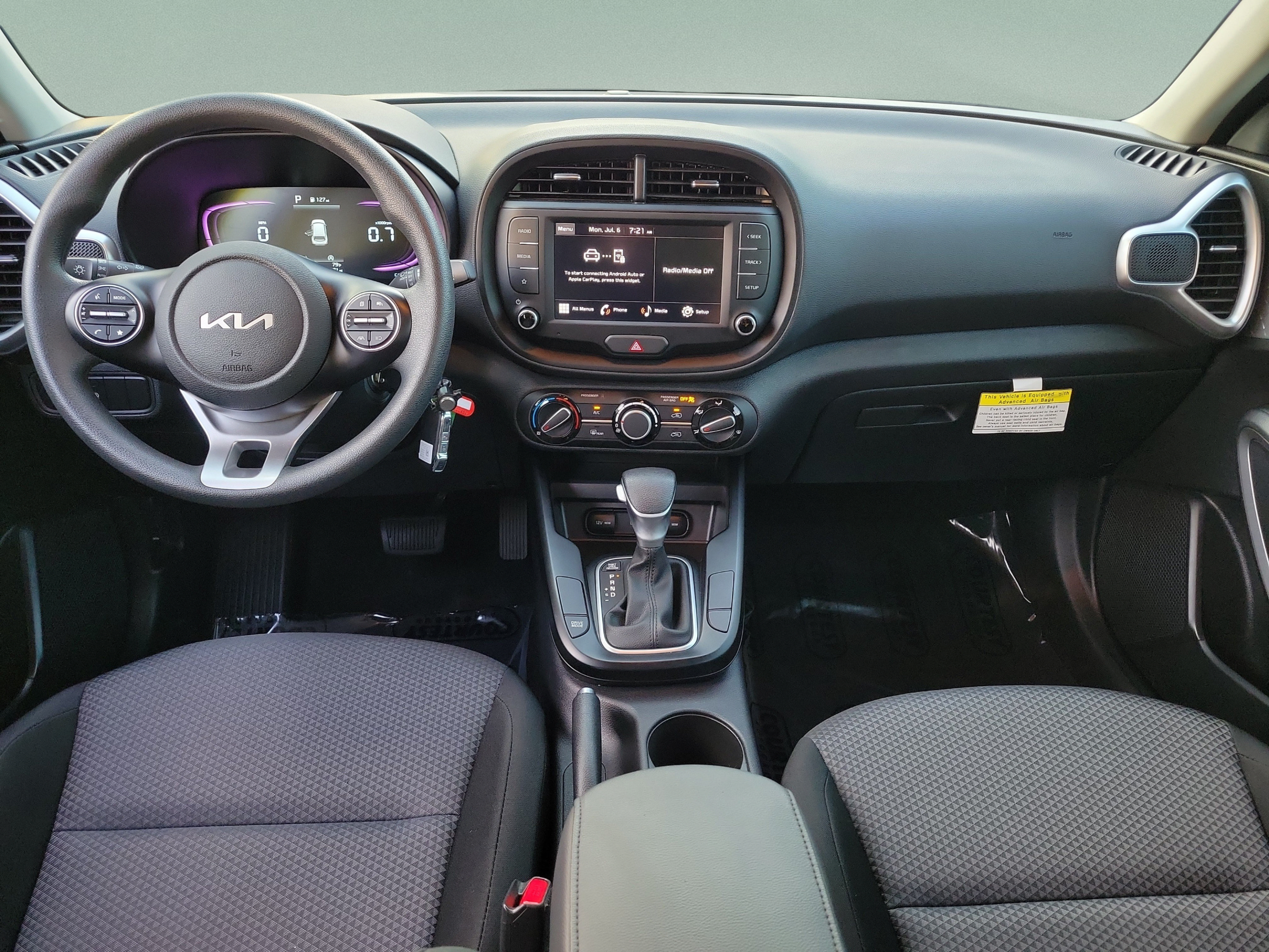 Certified 2025 Kia Soul LX w/ LX Technology Package FWD image 8