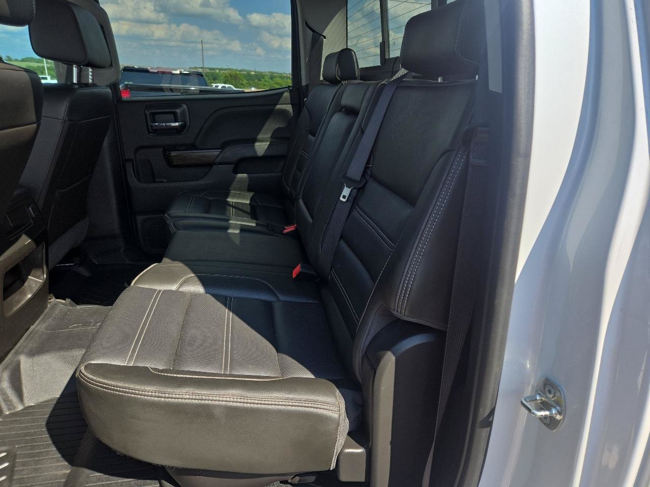 Used 2018 GMC Sierra 2500 Denali w/ Duramax Plus Package AWD/4WD image 13