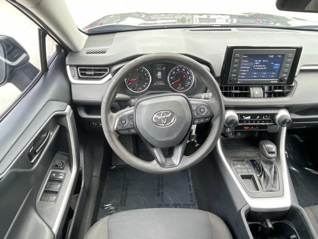 Used 2022 Toyota RAV4 LE FWD image 10