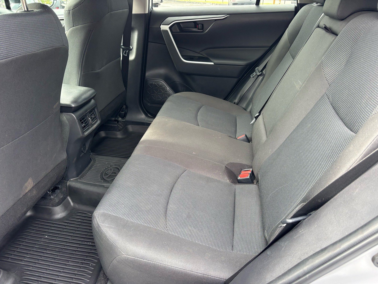 Used 2022 Toyota RAV4 LE FWD image 9