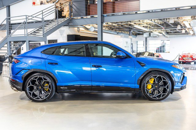 Used 2024 Lamborghini Urus Performante AWD/4WD image 7