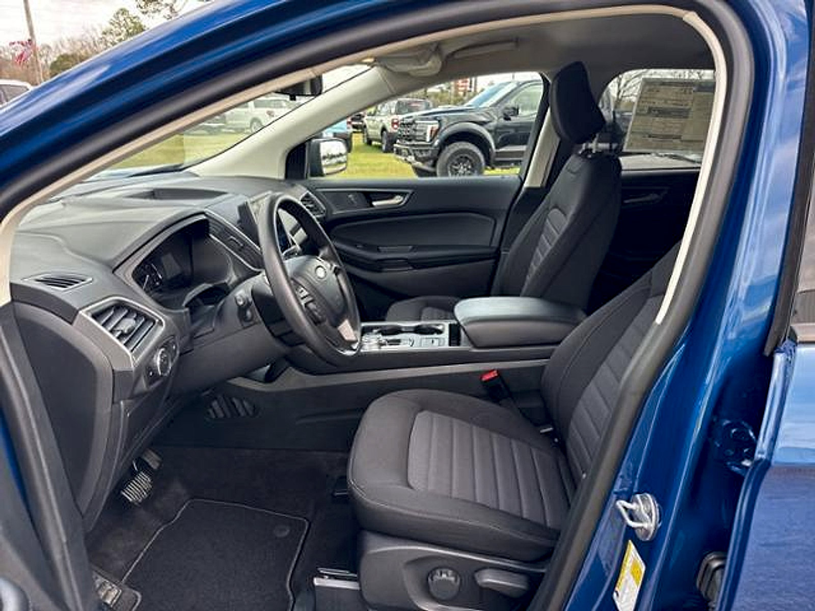 New 2024 Ford Edge SE image 9