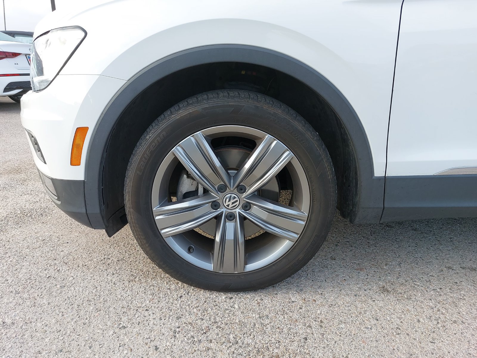 Used 2021 Volkswagen Tiguan SEL AWD/4WD image 11