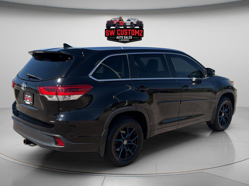 Used 2018 Toyota Highlander XLE AWD/4WD image 7