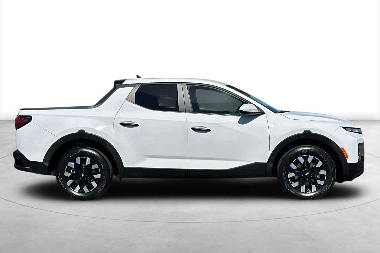 Certified 2025 Hyundai Santa Cruz SE image 9