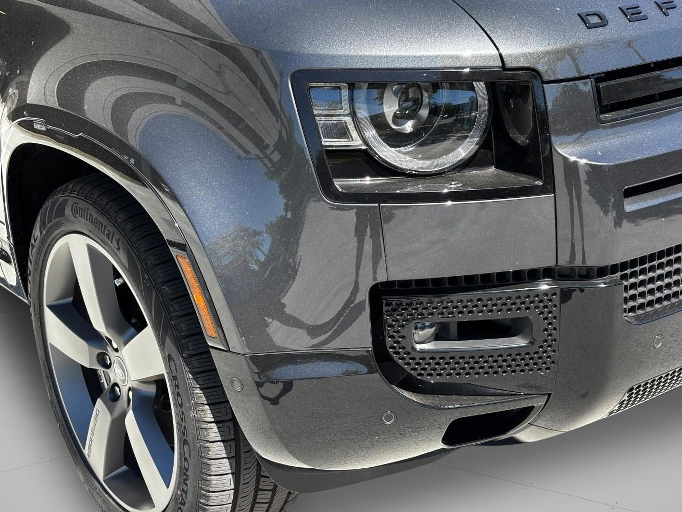 New 2025 Land Rover Defender 110 V8 image 9