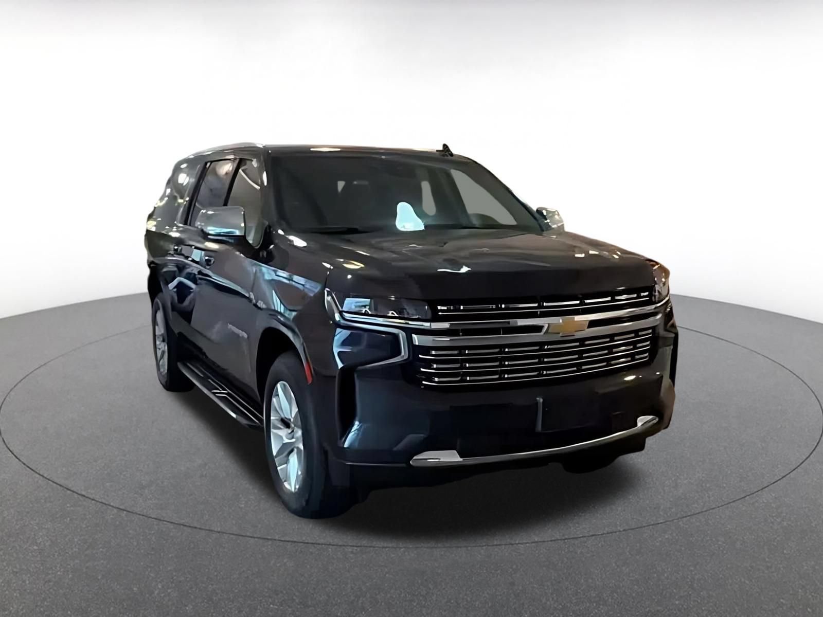 Used 2023 Chevrolet Suburban Premier AWD/4WD image 3