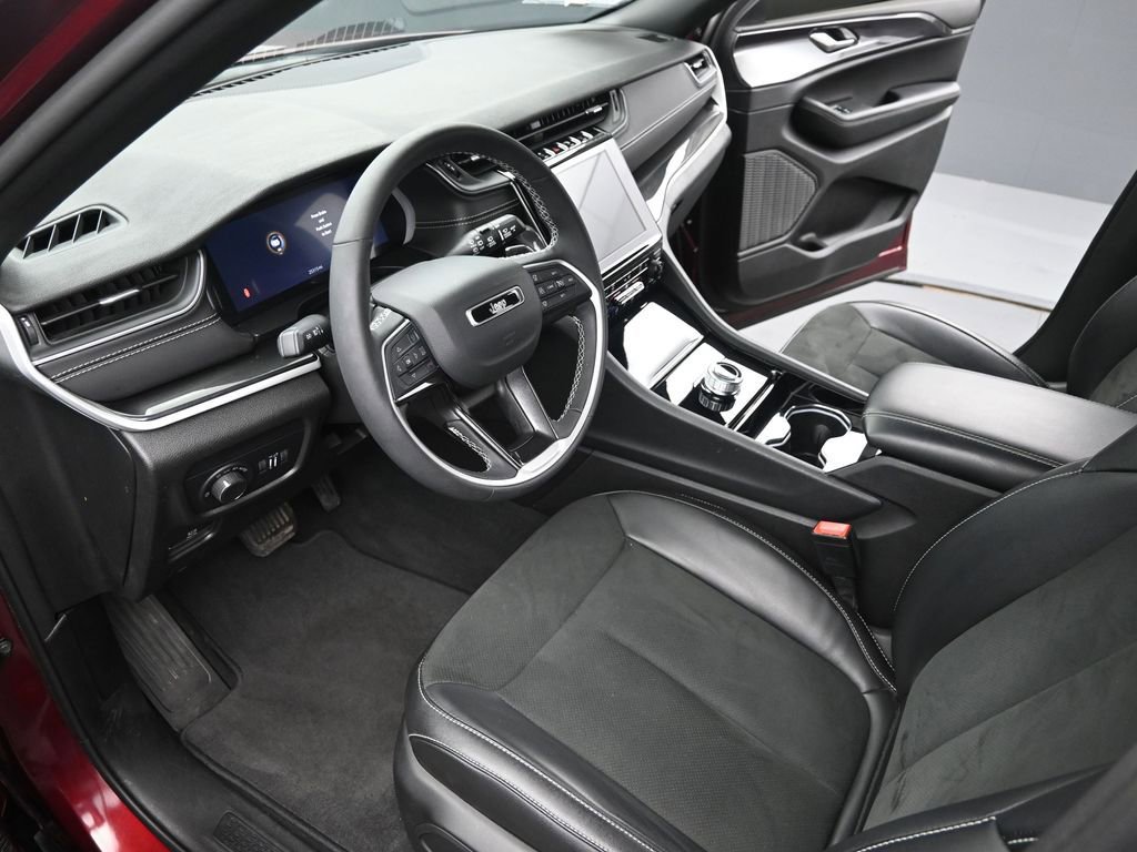 Used 2023 Jeep Grand Cherokee Altitude image 9