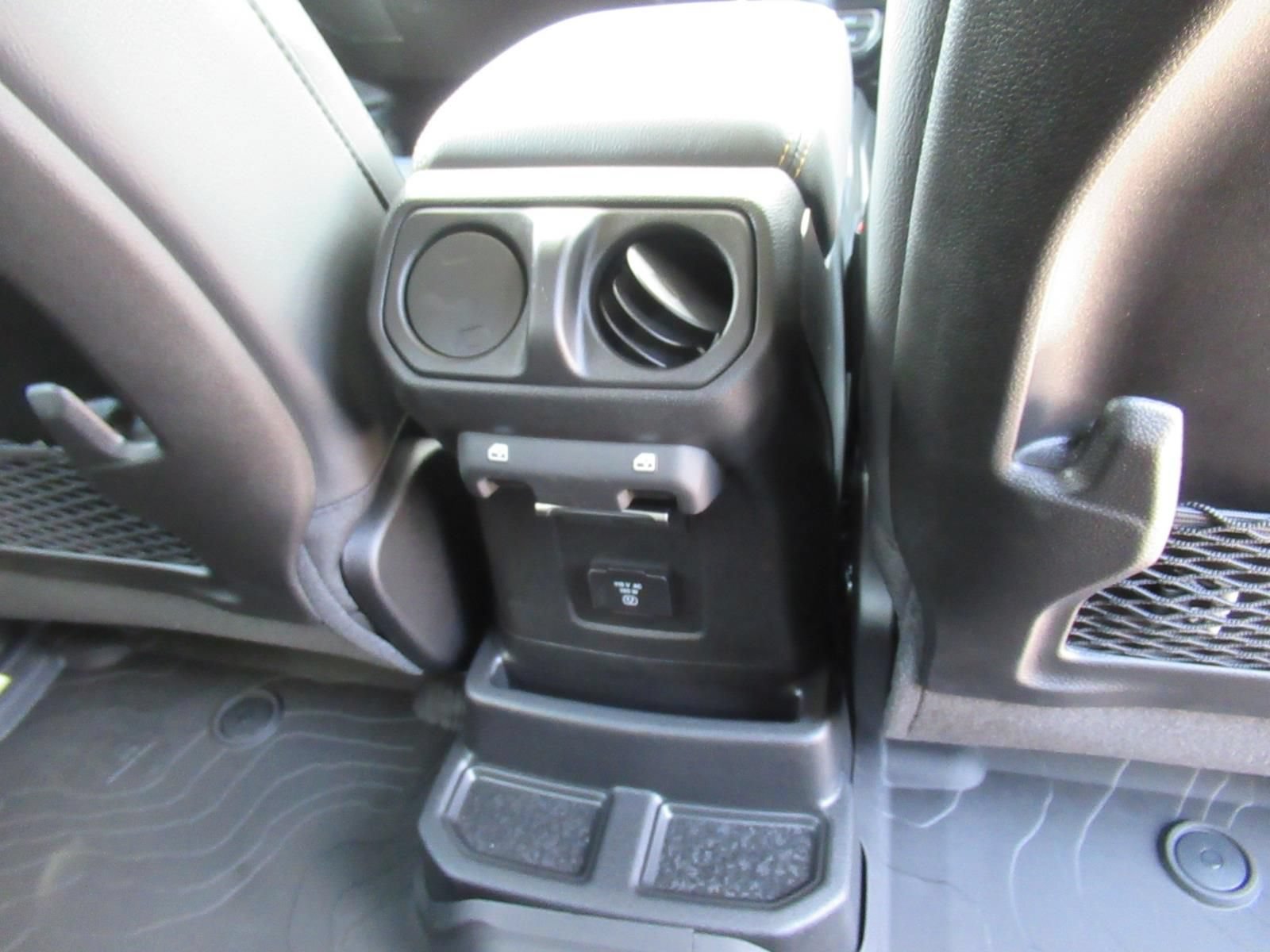 New 2026 Jeep Wrangler Unlimited Sahara AWD/4WD image 31