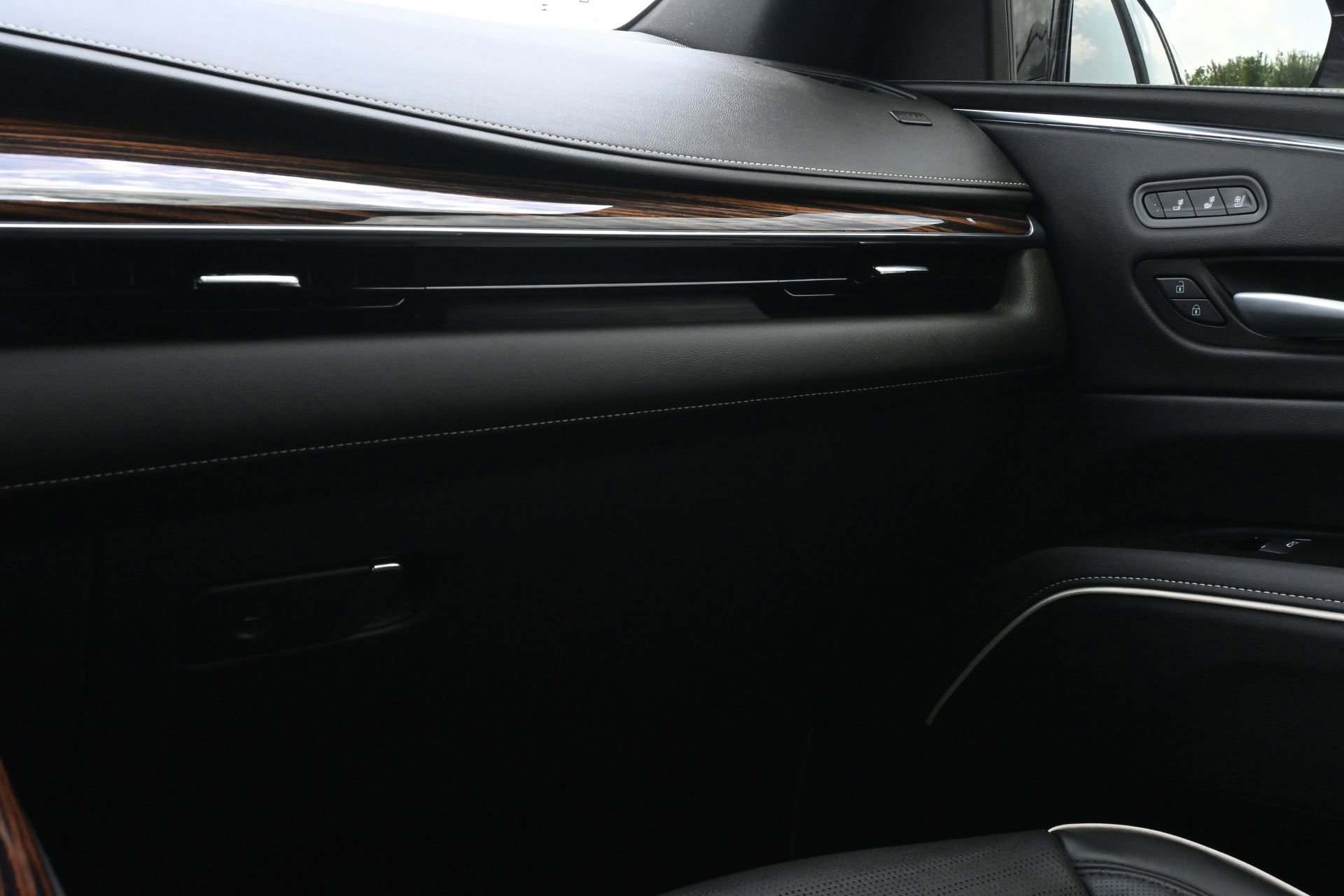 Certified 2024 Cadillac Escalade ESV Premium Luxury w/ Performance Package RWD image 8