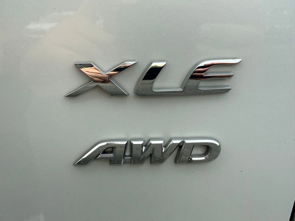 Used 2023 Toyota Corolla Cross XLE w/ Convenience Package AWD/4WD image 37