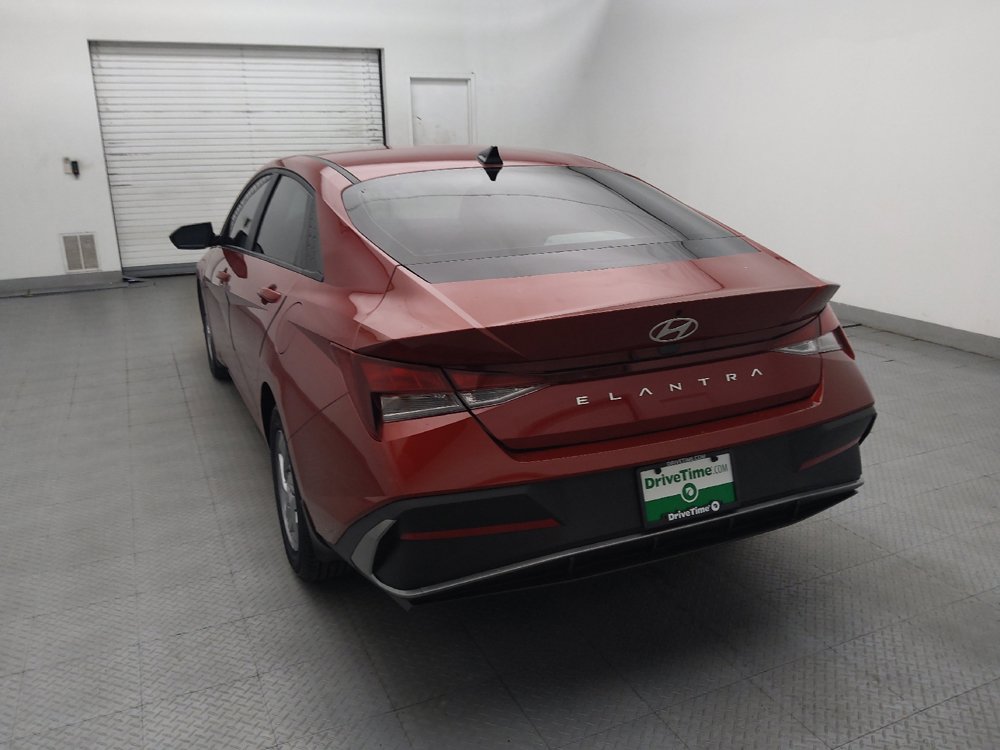 Used 2025 Hyundai Elantra SE FWD image 6