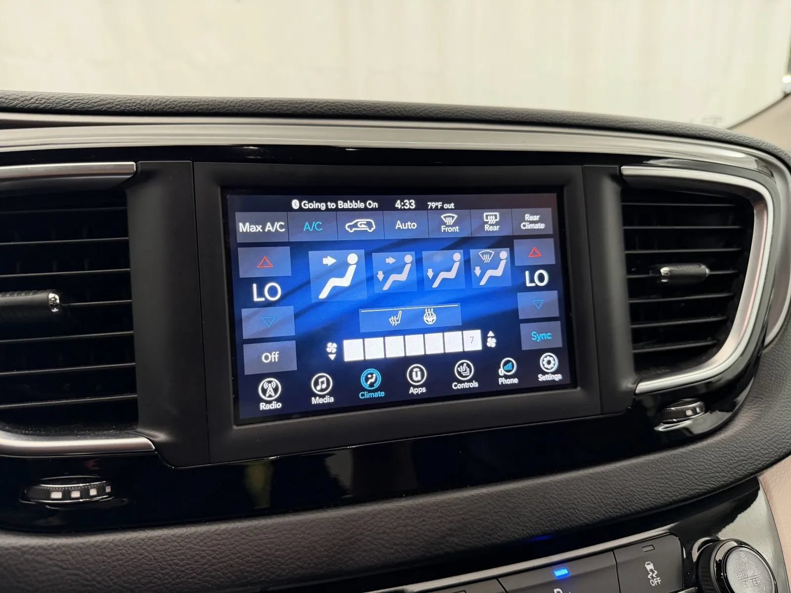 Used 2020 Chrysler Pacifica Touring-L FWD image 16