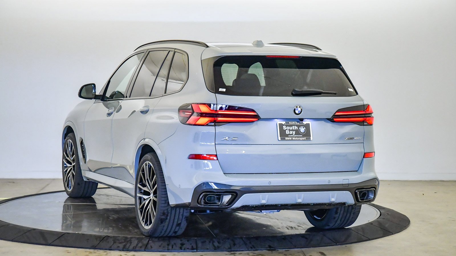 New 2026 BMW X5 xDrive40i w/ M Sport Package image 2
