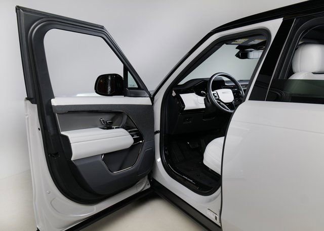 New 2025 Land Rover Range Rover Sport SE image 24